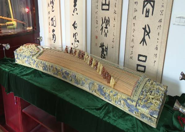 献上膝盖！青田牛人用石雕做乐器……